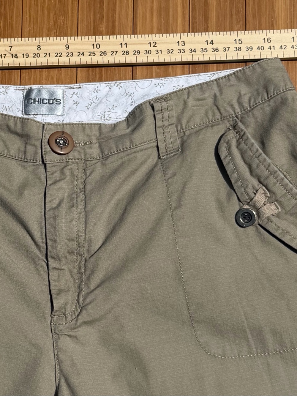 Chico's Crop Utility Cargo Pants Tan Lace Trim Capris Size 2 Gorpcore Cotton - Picture 8 of 11
